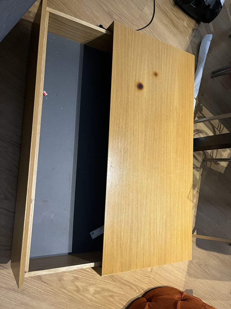 Mesa de centro com gaveta