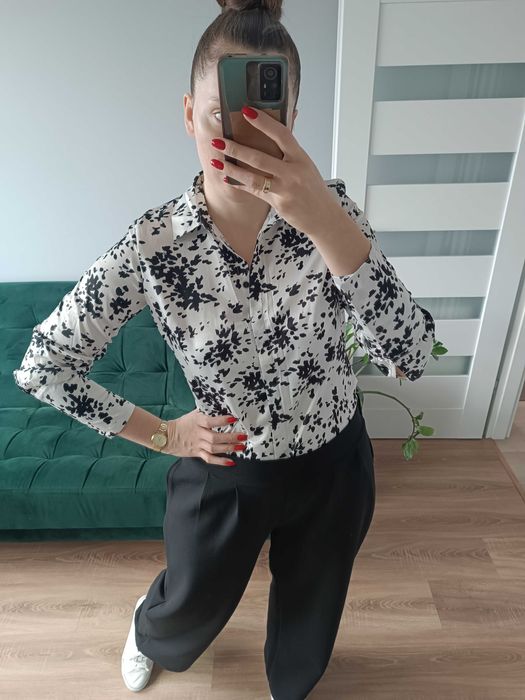 Koszula czarno -biała kwiaty kwiatki