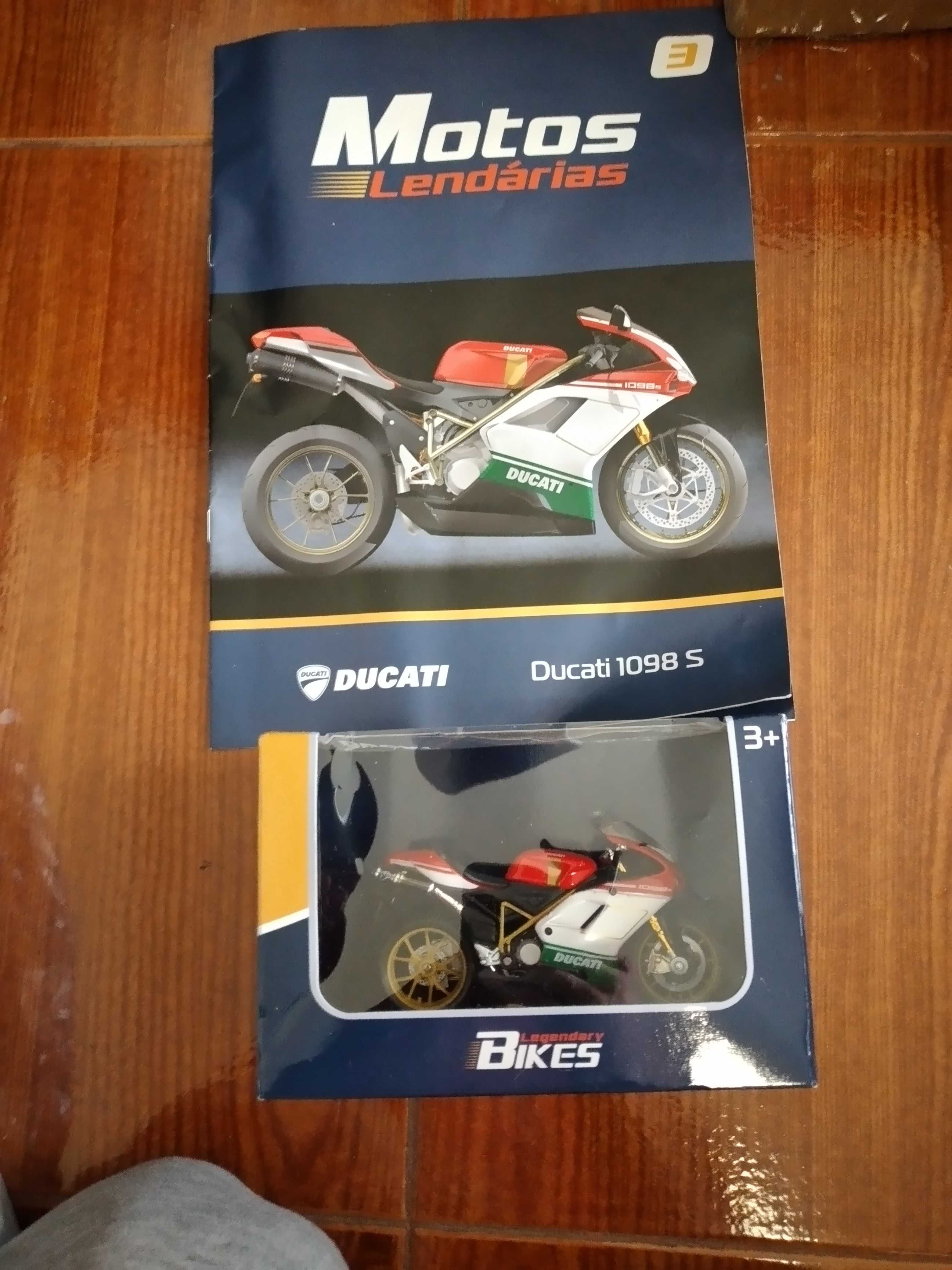 Maquetes de motos de colecção e fascículos