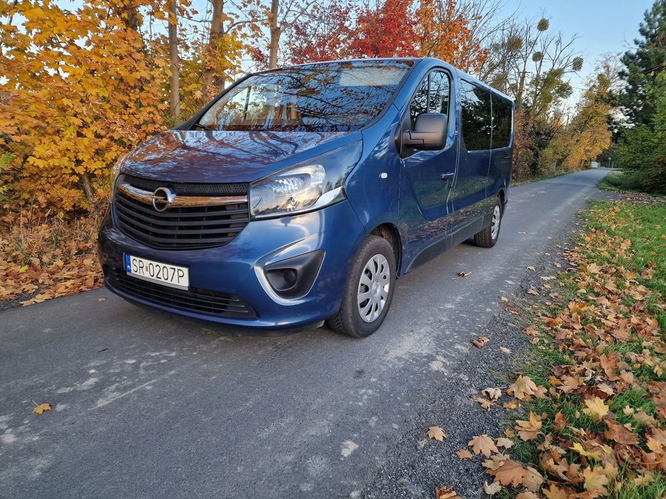Renault Trafic REZERWACJA Opel Vivaro 19r. Long Salon PL 9 osobowy FV 23%