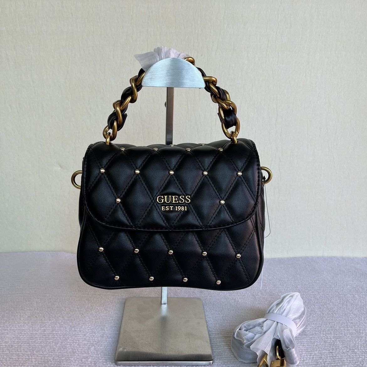 Сумка Guess Triana Flap Shoulder. Сумка гес через плече чорний колір