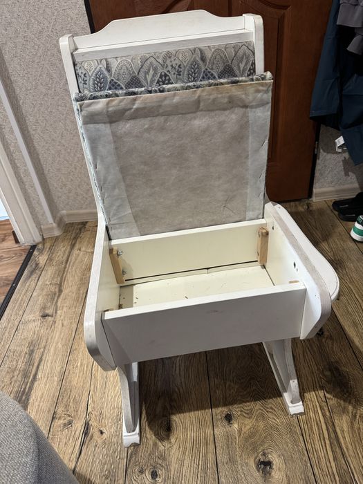 Zestaw pufy i krzesła do kuchni lub ogrodu