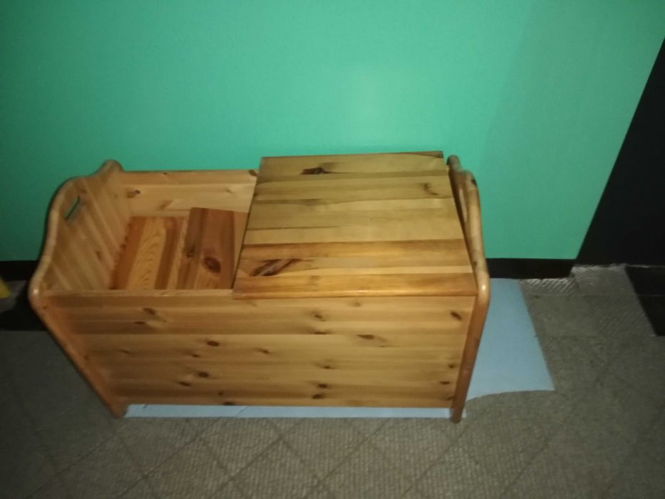 Skrzynia z grubego drewna (zabawki, pościel)Teraz taniej
