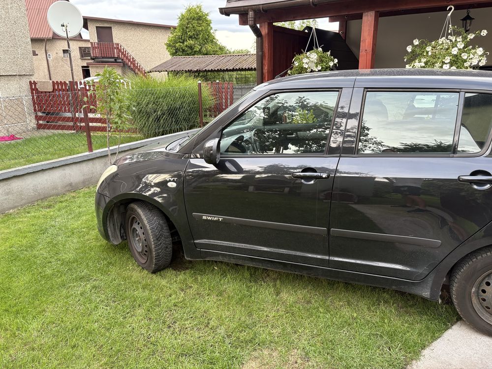 Suzuki Swift 2005r do sprzedania. Silnik 1.5 w benzynie z gazem.