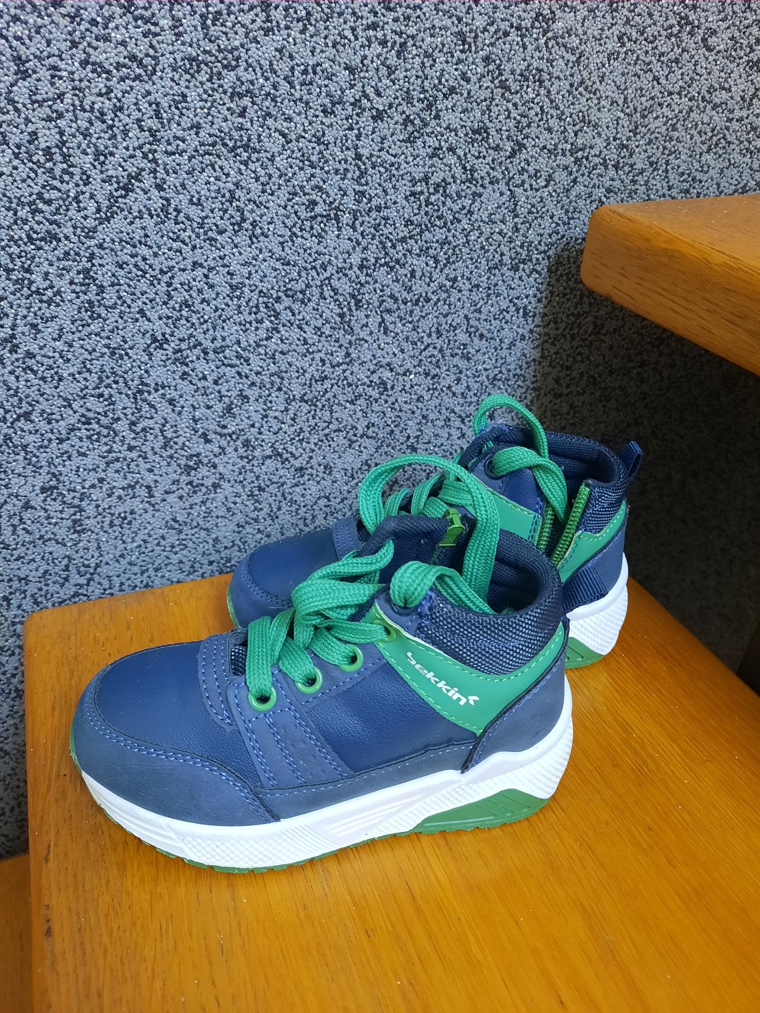 Buty chłopięce Bekkin rozmiar 26