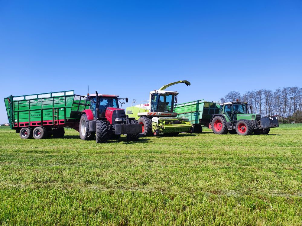 Siew kukurydzy GPS zbiór traw uslugi rolnicze Wasiak