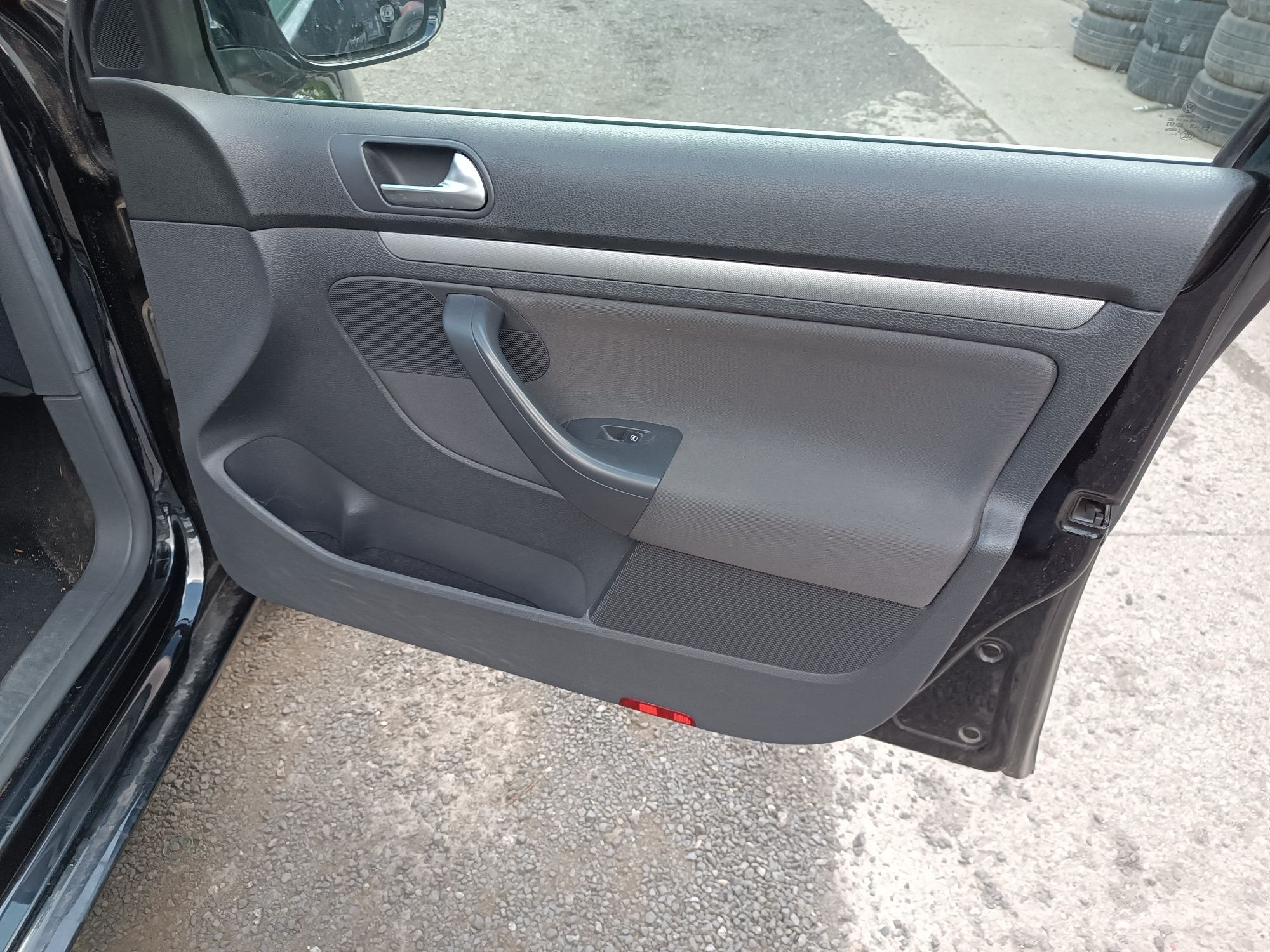 Vw Golf V Kombi - Fotele przód grzane + kanapa + boczki EUR