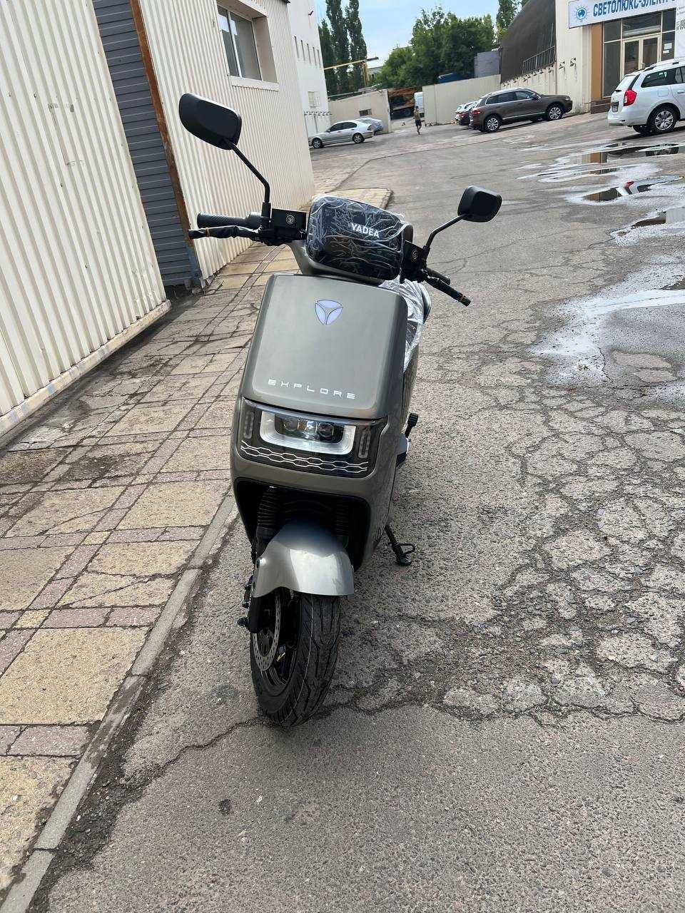 Електроскутер YADEA EPOC