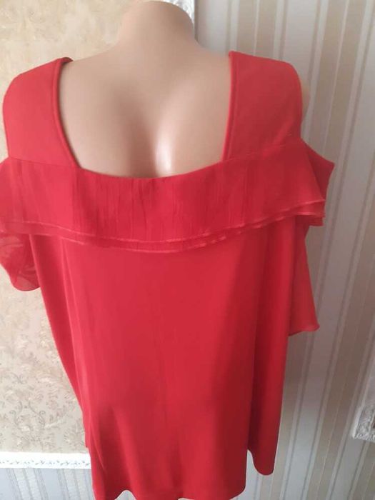 Красивая яркая блузка оригинального дизайна