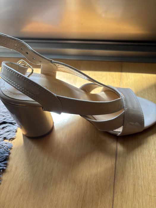 Sandalias bejes Samelli