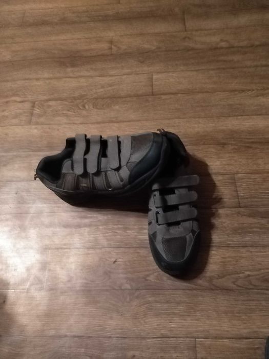 Кросівки чоловічі