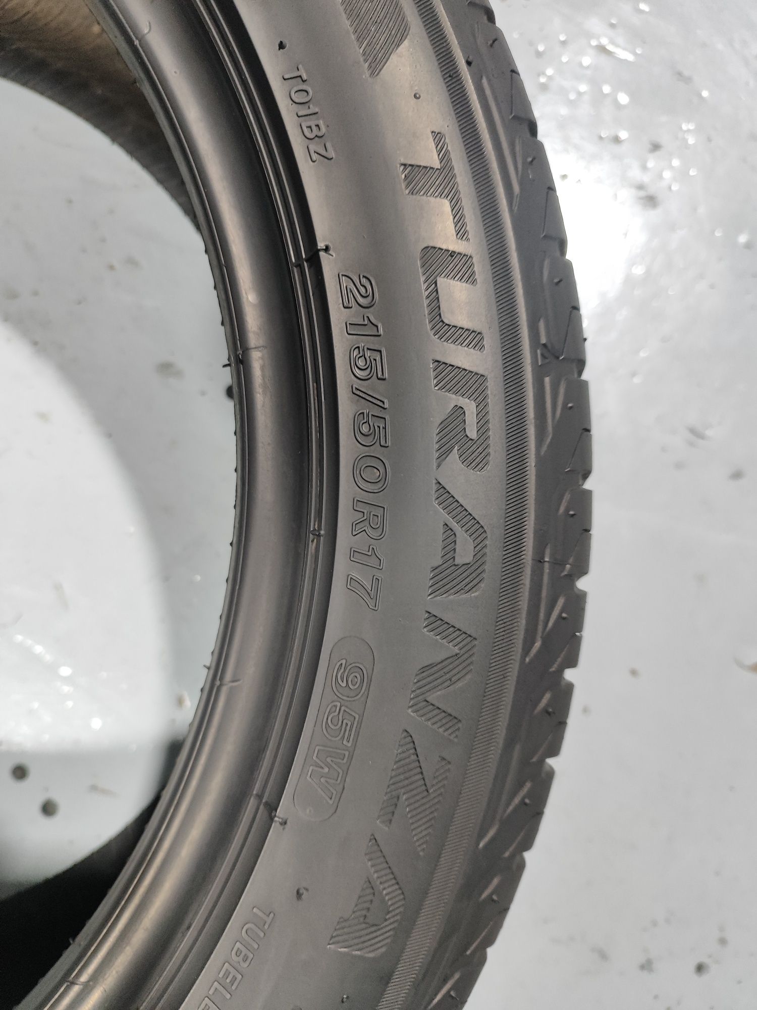 2 pneus semi novos 215-50R17 Bridgestone - Oferta dos Portes