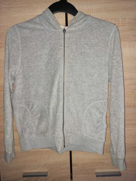 Miła szara bluza dla dziewczynki