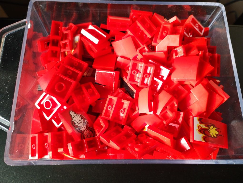 LEGO mix tile 100 szt. czerwone klocki do wygładzania