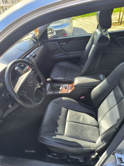 Mercedes W210 2.7 CDI com as revisões e inspeção feitas.