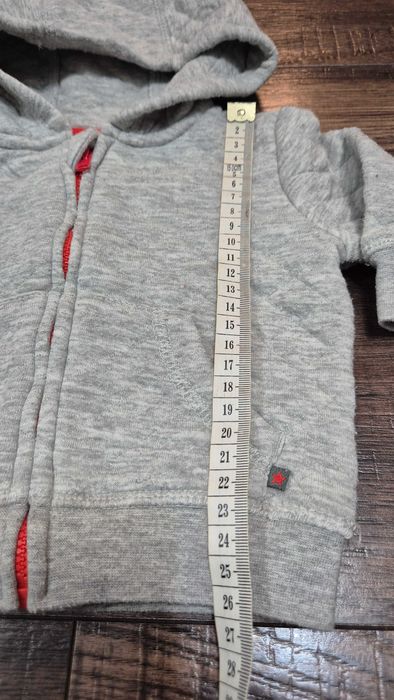034 T bluza nr 6 szara f&f pikowana 62 chłopiec