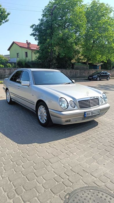 Mercedes-Benz E290