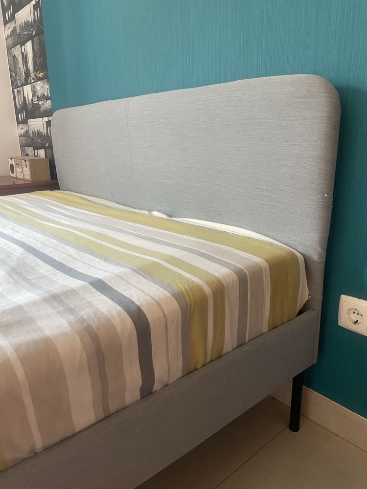 Cama casal estofada Ikea