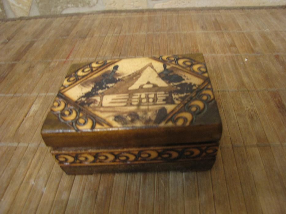 kolekcjonerskie pudełka skrzynki drewniane, rzeźbione