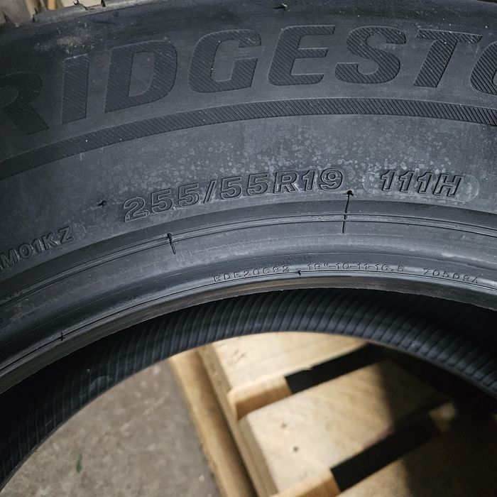 255/55R19 Bridgestone Blizzak LM001