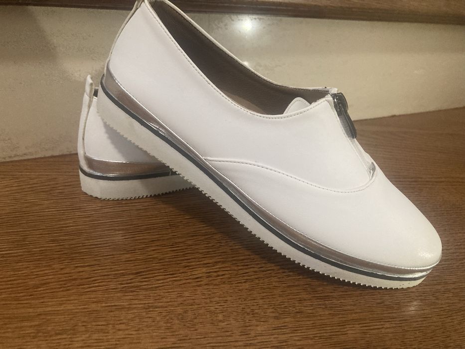 Балетки, туфлі, кеди