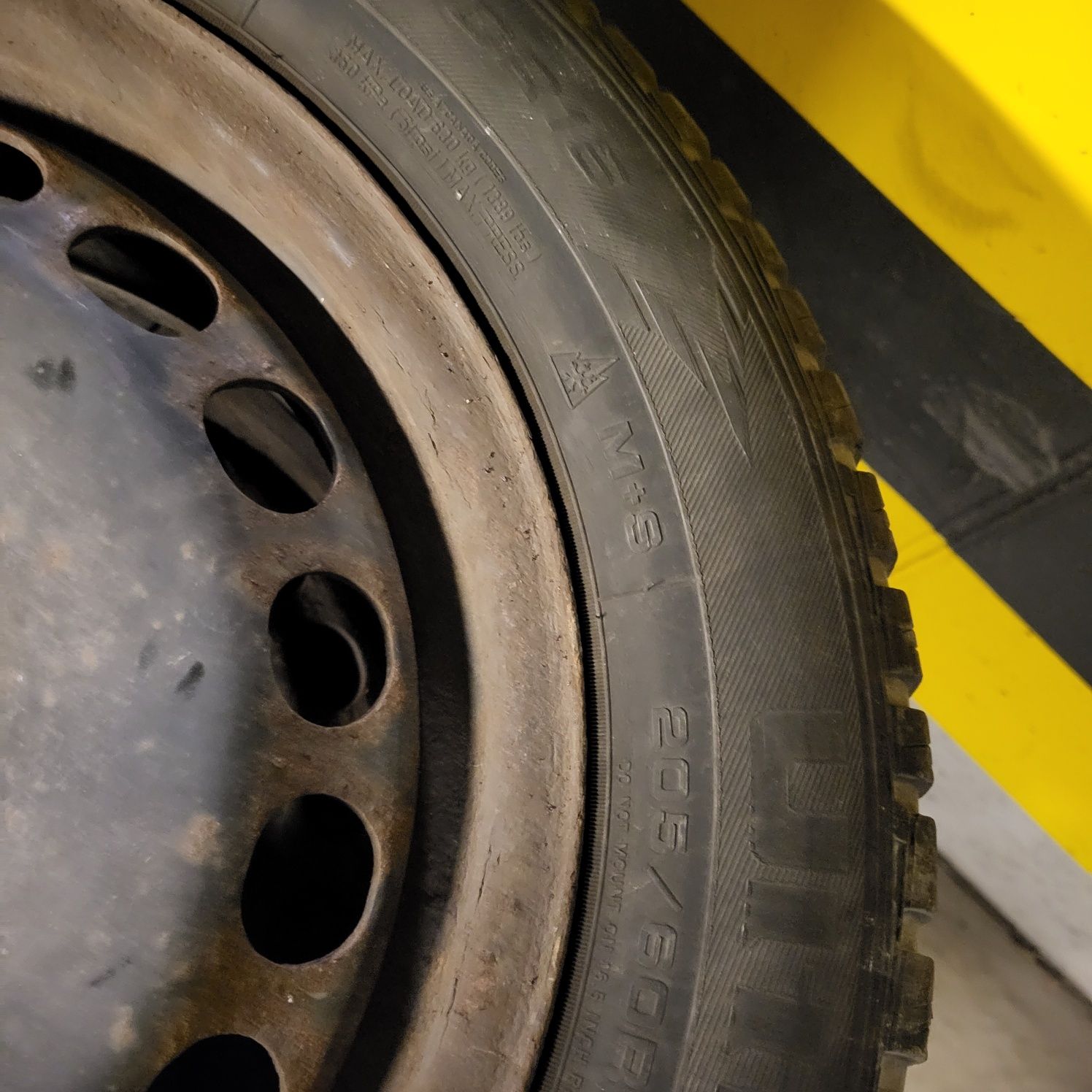 Felgi stalowe 4 szt plus opony zimowe Passat B7 205/55R16