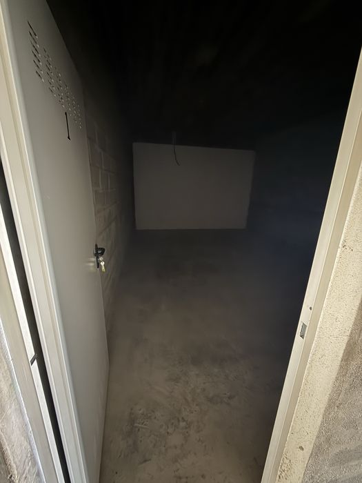 Aluga-se Res/chao Garagem-Armazém-Arrecadação-Guarda Móveis-Depósito.