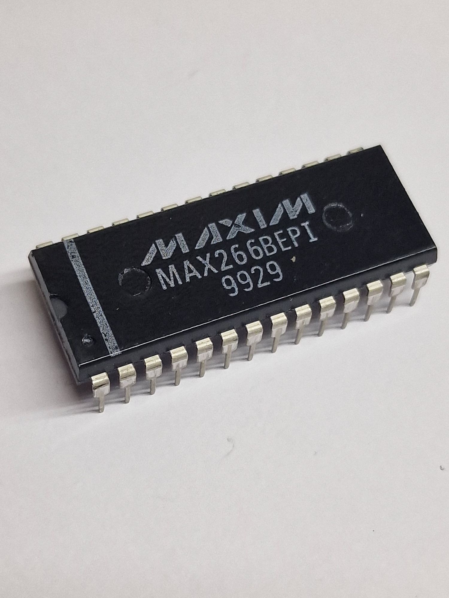 #918   MAX266BEPI / MAX266 BEPI