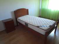 Quarto de solteiro em madeira de castanho