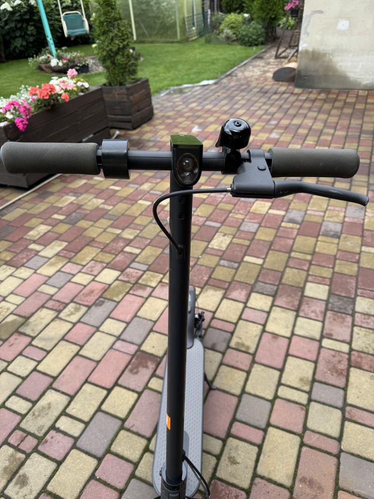 Електросамокат Xiaomi Mi Electric Scooter Essential 2021