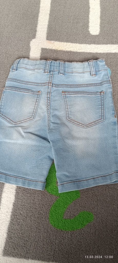 Krótkie spodenki jeansowe rozmiar 104