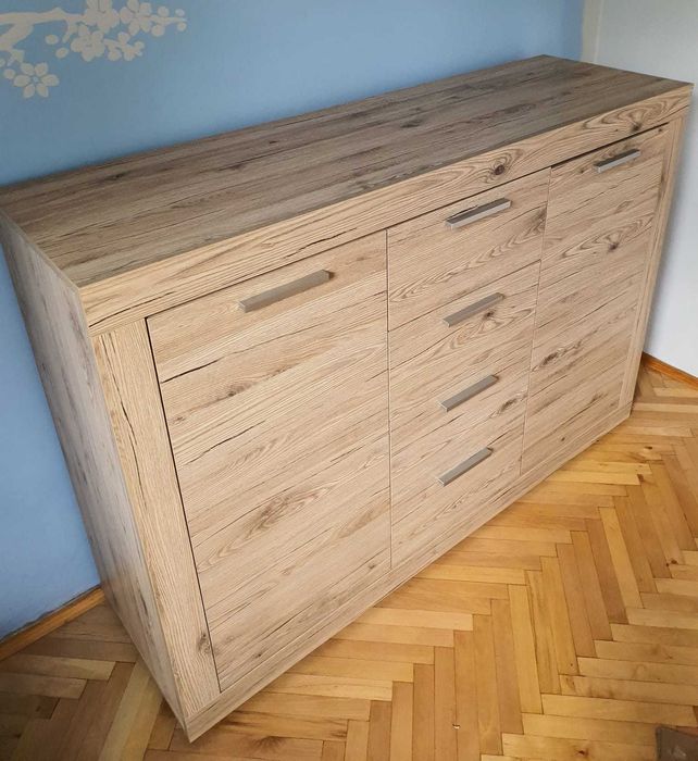 Komplet mebli [biurko, komoda i szafka nocna)