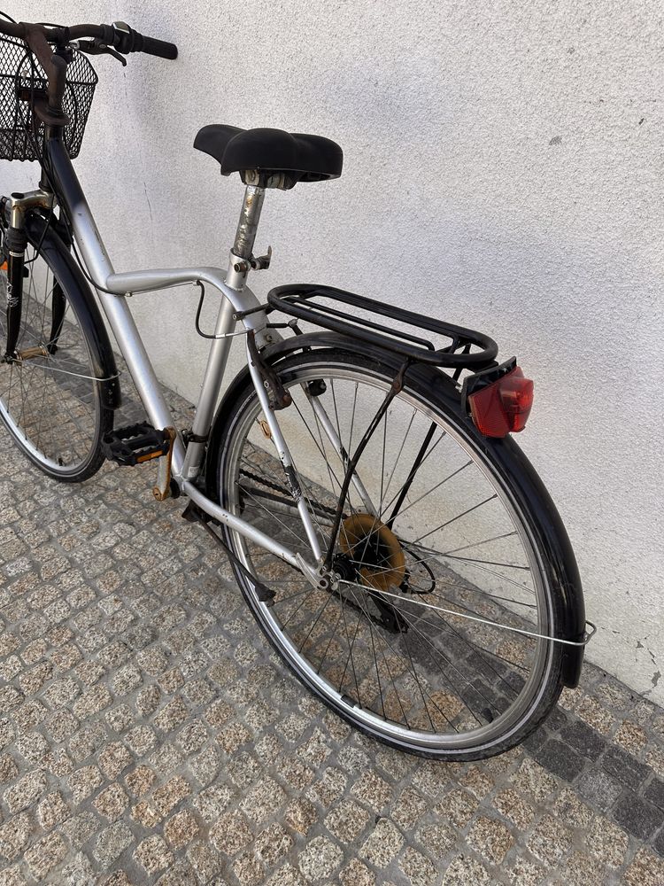 bicicleta preta e cinza