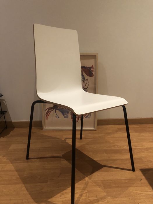 2 cadeiras brancas ikea