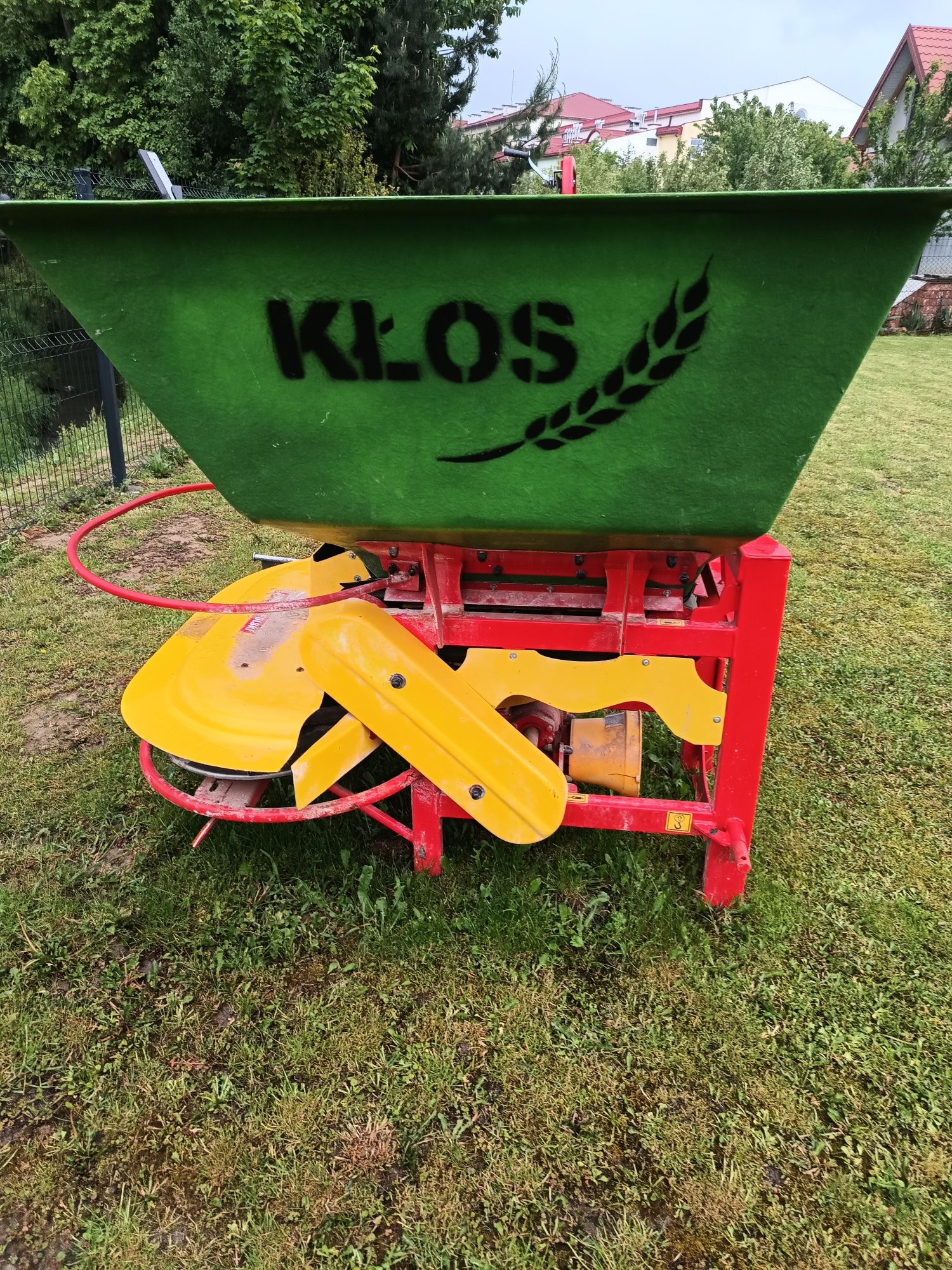 Rozsiewacz do nawozów KŁOS firmy ŚWIT-ROL