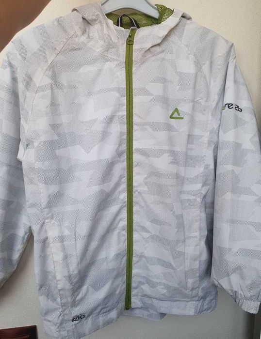 Вітровка для дівчинки 9-10 років, біла з геометричними фігурами