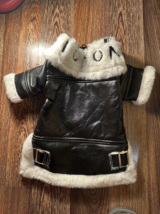 Стильна шкіряна куртка для собаки