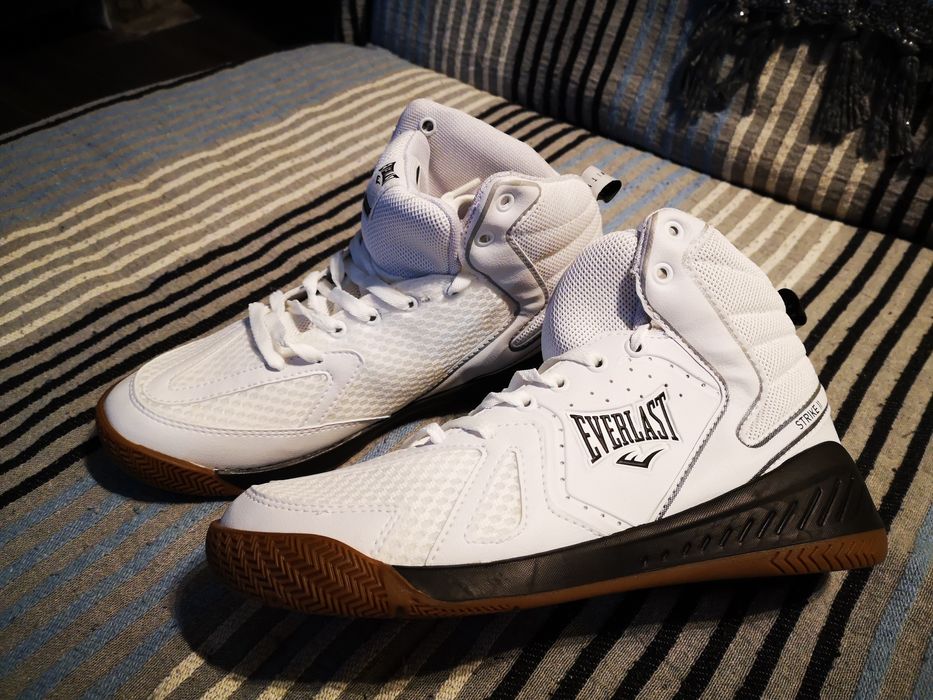 Sapatilhas Everlast.