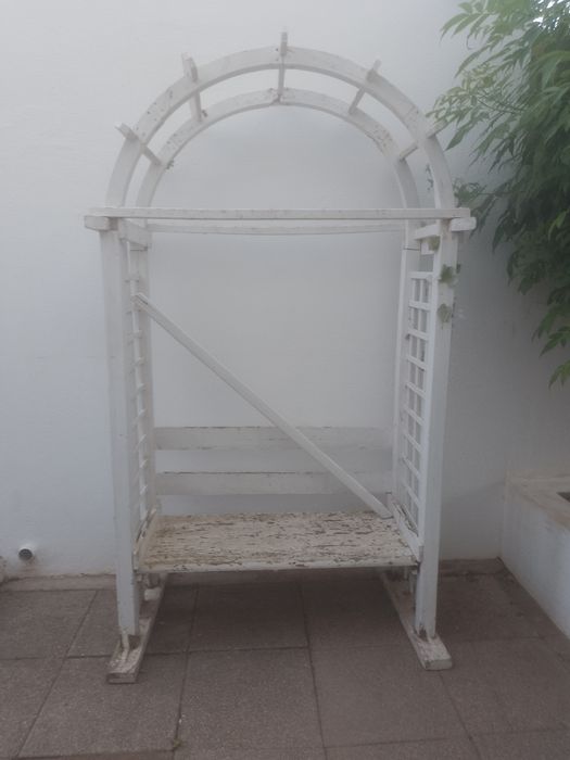 Banco de madeira pra jardim (urgente)