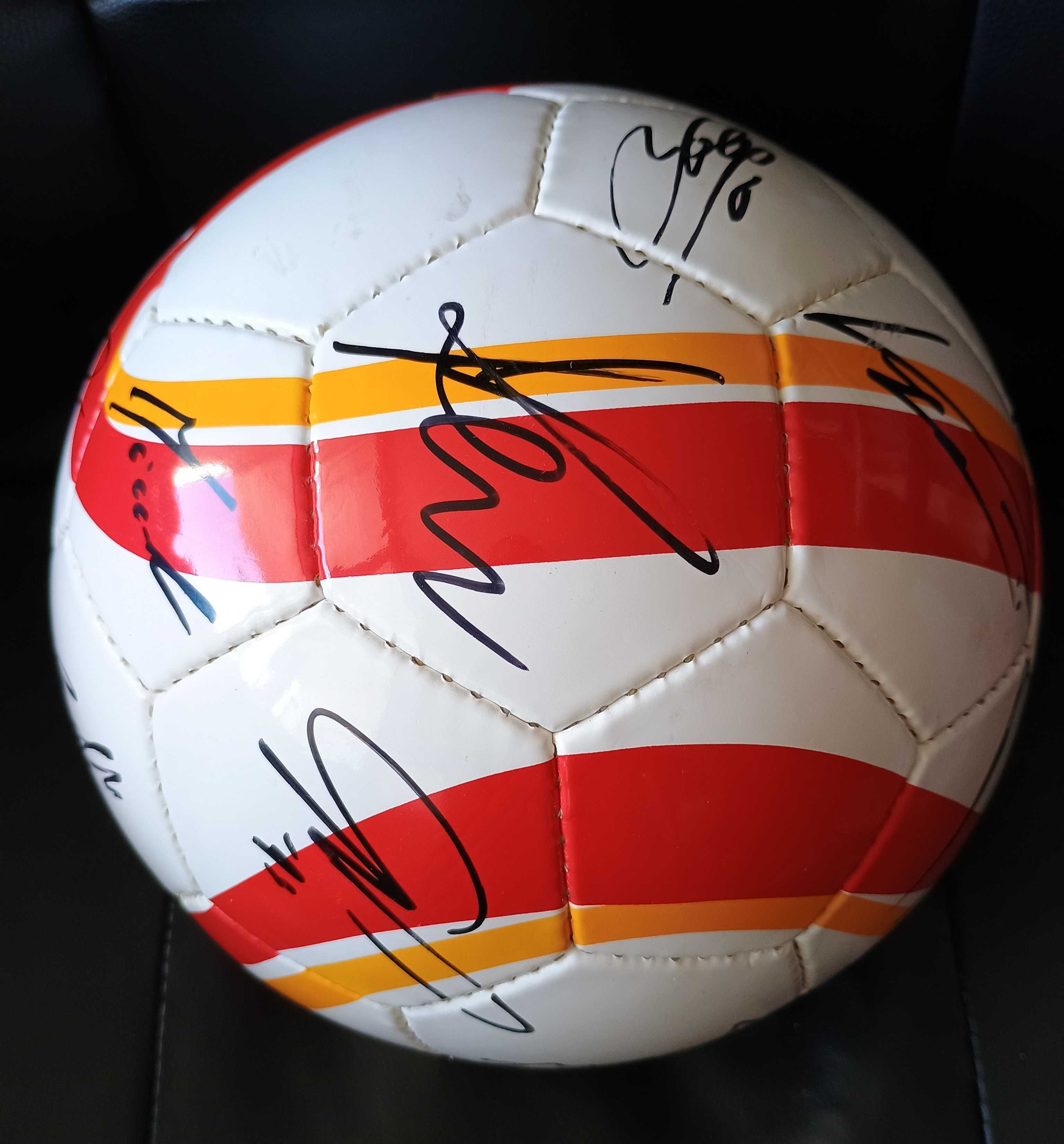 Piłka z autografami Reprezentacji Polski! na Euro 2020