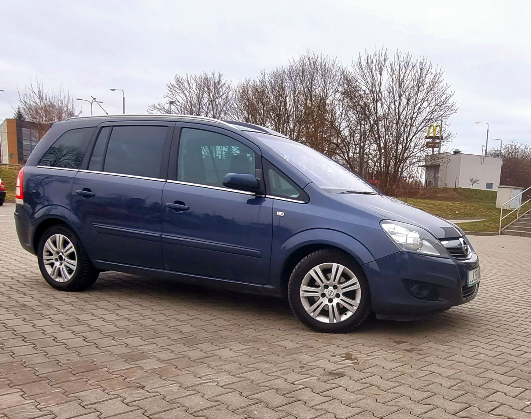 Opel zafira b Cosmo 1,8 benzyna 2008 -2009 szklany dach webasto hak