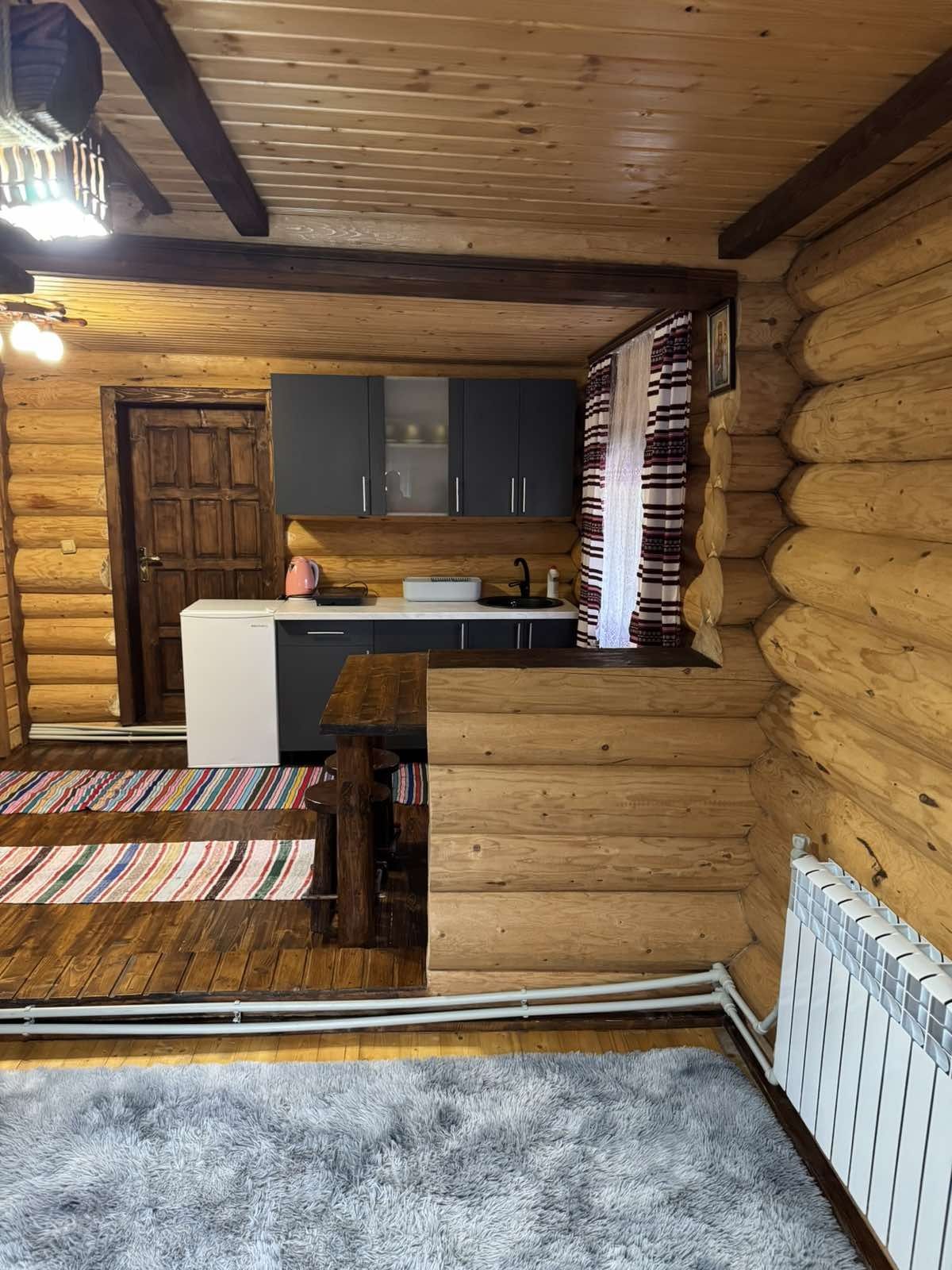 Житло подобово в Карпатах біля озера Синевир"Лісовий Котедж"