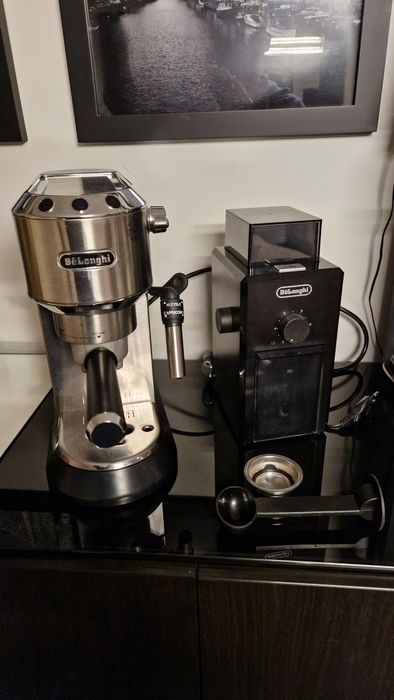 Maquina de café e moinho Delonghi