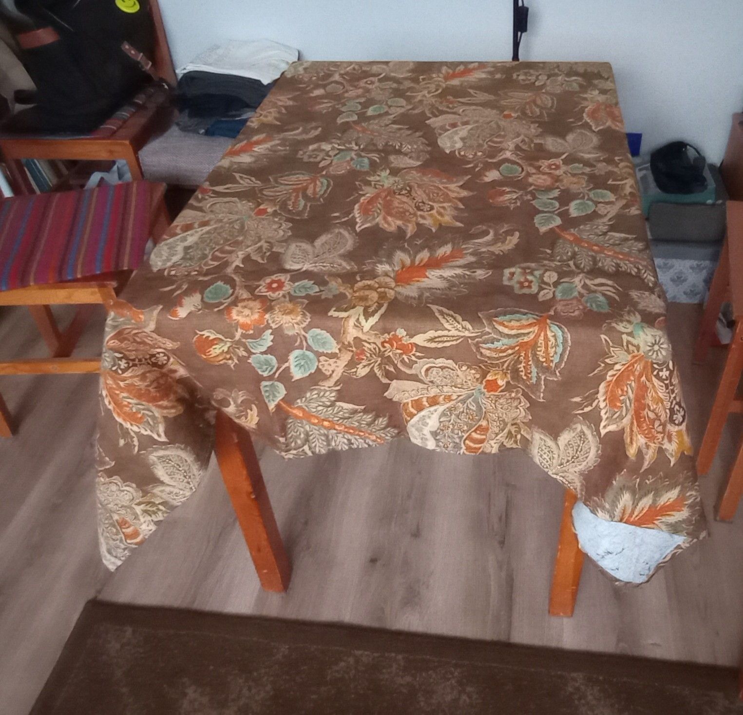 Obrus kwadratowy mały 130x130 brązowy liście kwiaty jesienne kolorowy