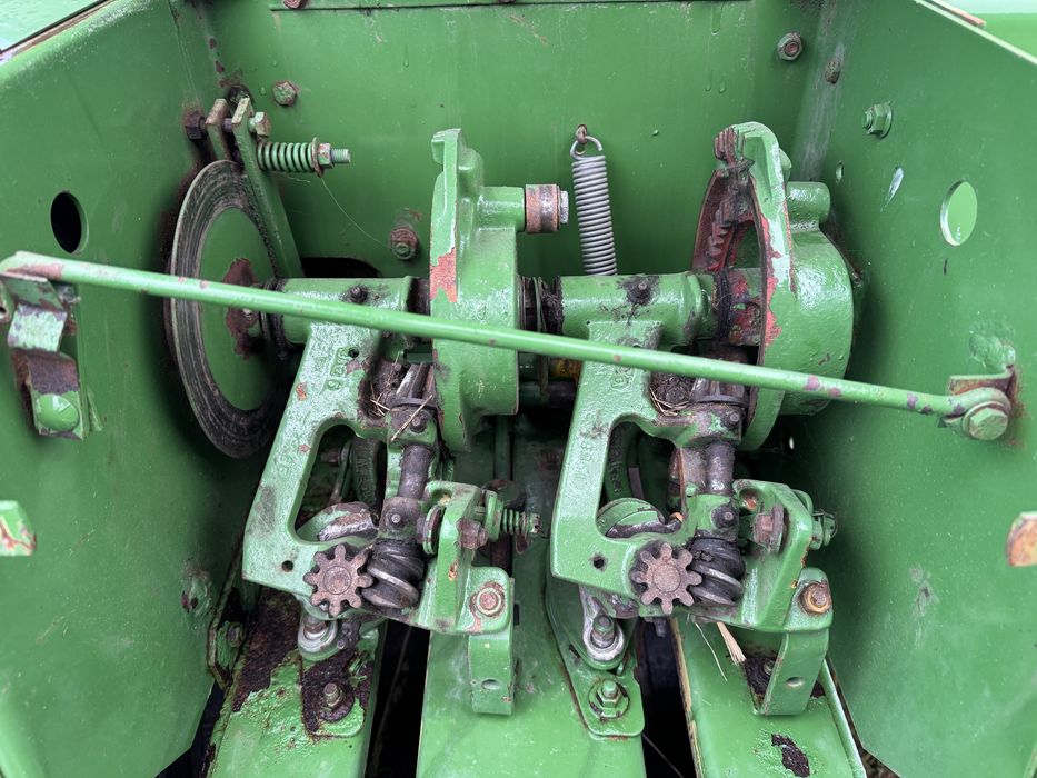 John Deere 330 Тюковий Прес Підбирач Пресс подборщик як (332-336-339)