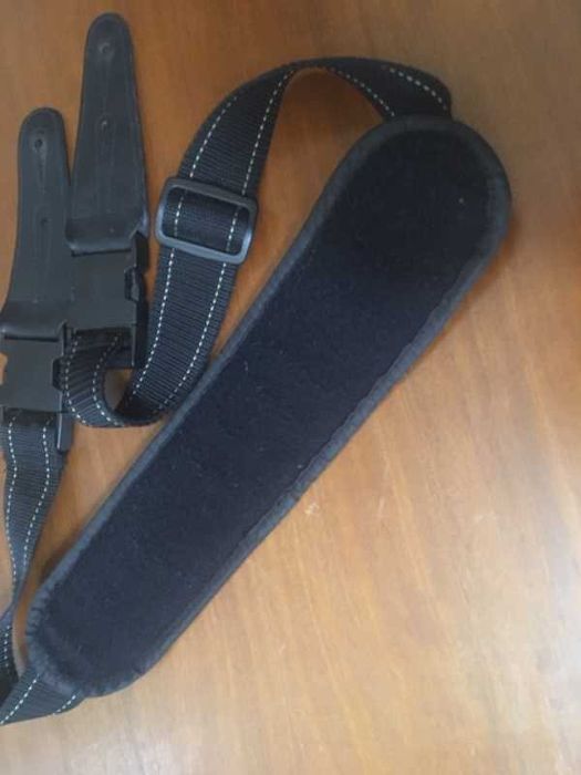 Correia para guitarra com grande almofada de ombro