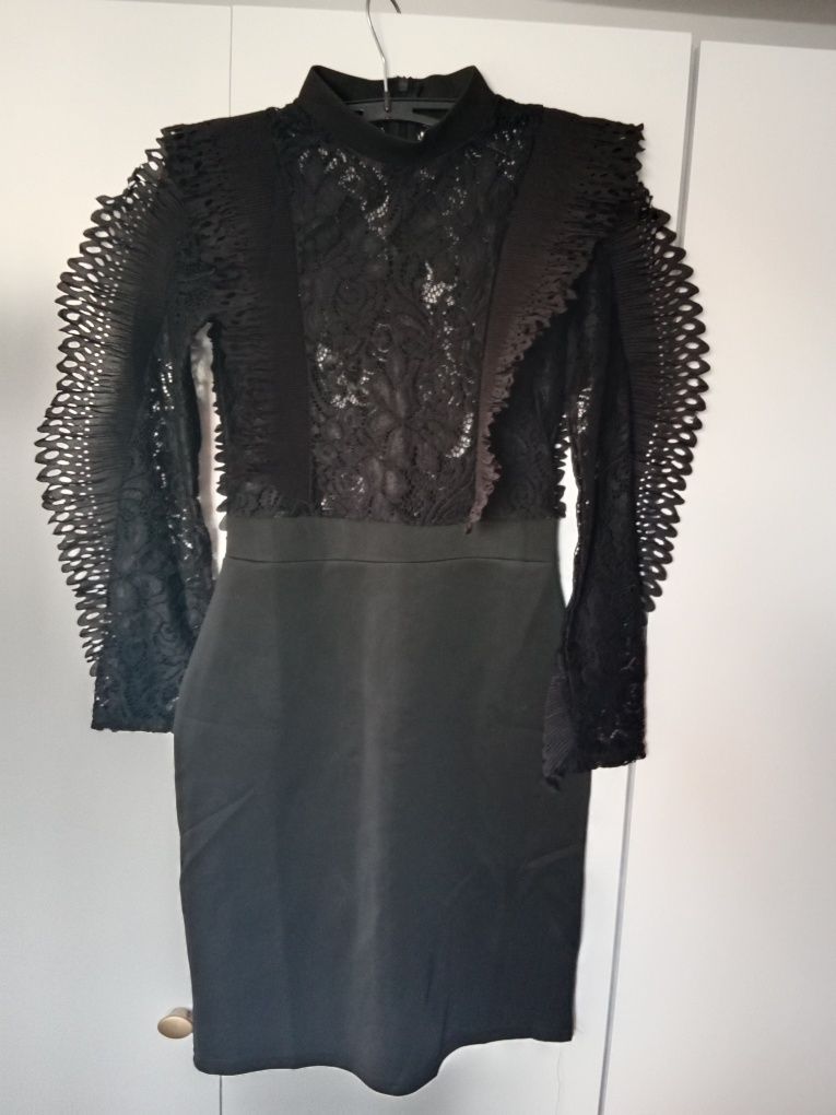Czarna sukienka unikatowa r.36 s koronka