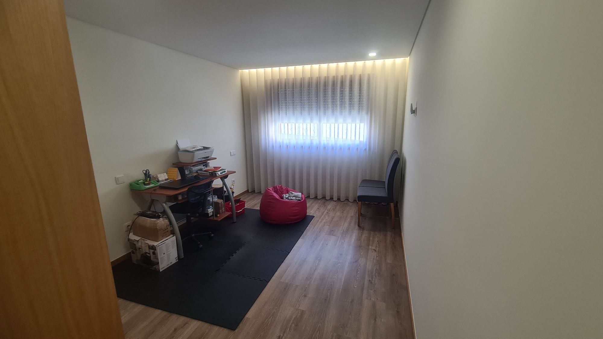 Apartamento T3 (garagem para 2 carros)
