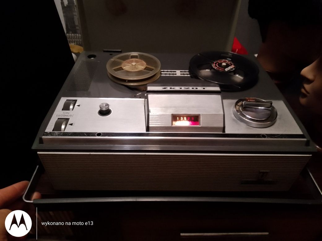Stary Szpulowy magnetofon z PRL zk 120 t