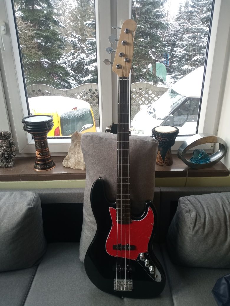 Gitara basowa nowa